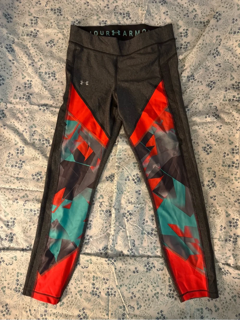 Under Armour Girls' Gray Leggings with Teal & Red Geo Panels - Picture 1 of 1